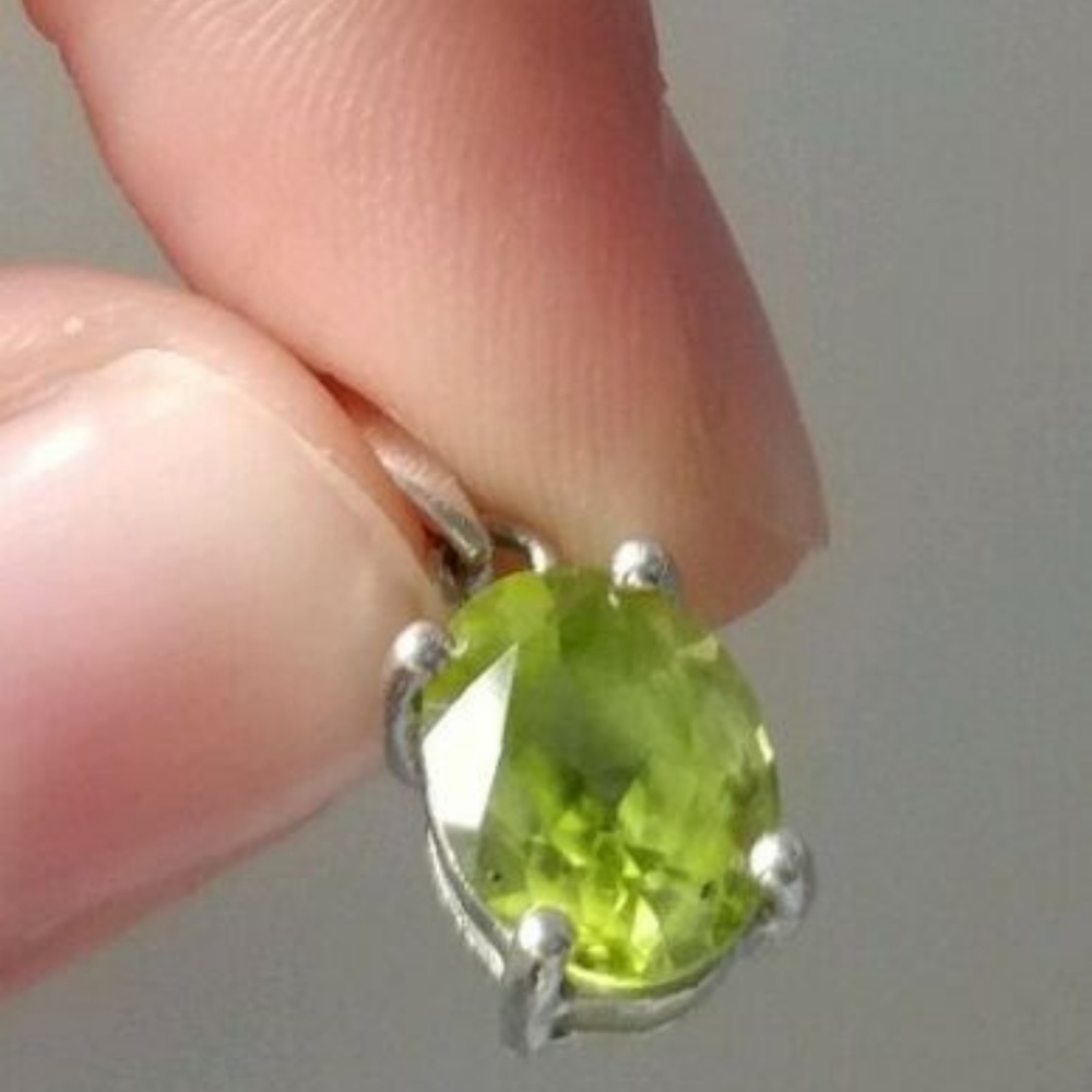 Peridot Sterling Silver Oval Pendant - Picture 5 of 5